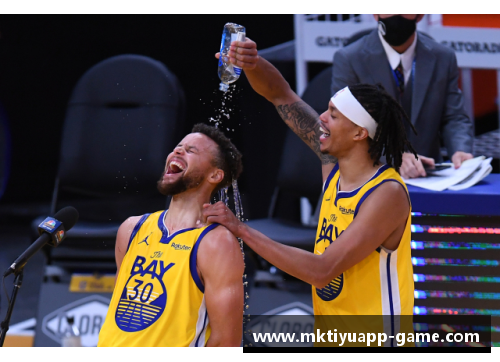 mk体育库里疯狂砍下62分，湖人双星轻松击败太阳，快船登上榜首！
